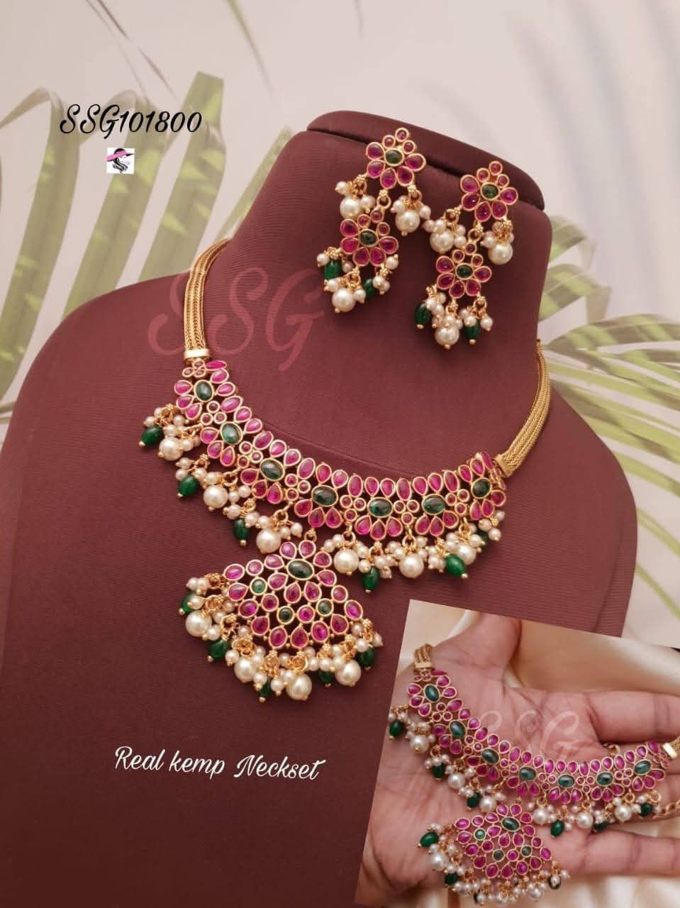Athiya Super Guttu Kemp Necklace Set