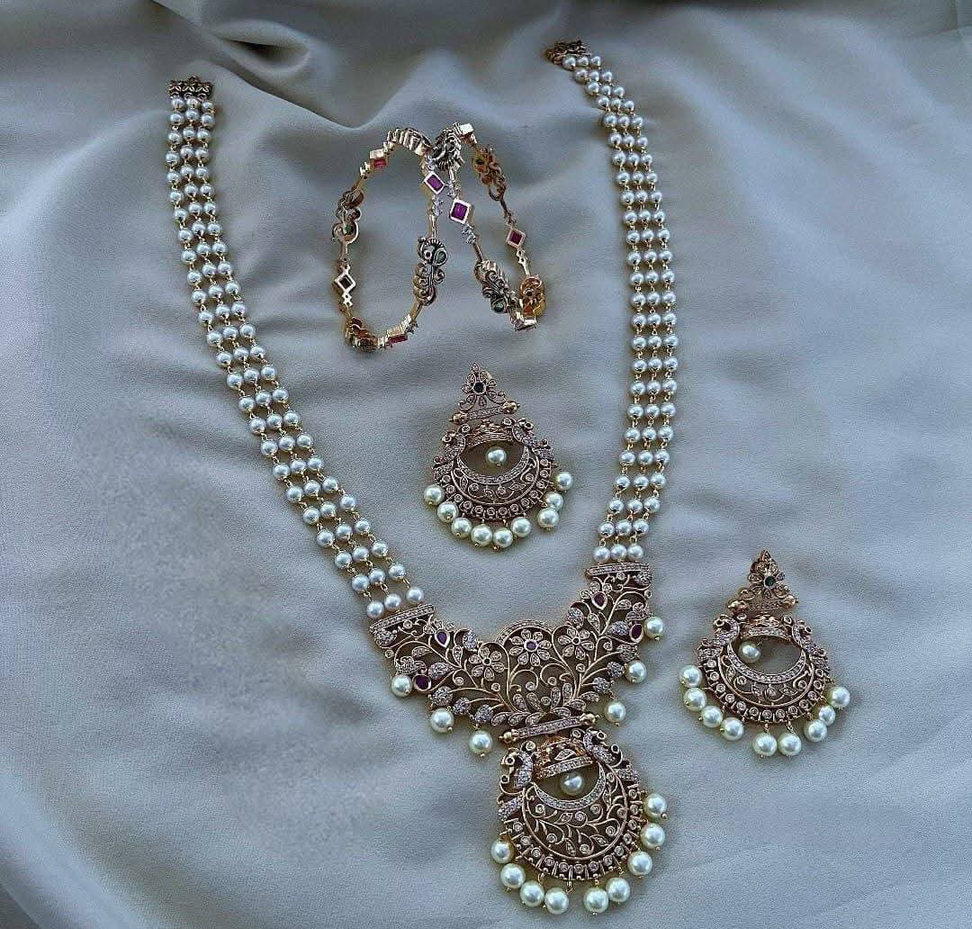 Swarnika Guutu and Kemp Jewellery Set