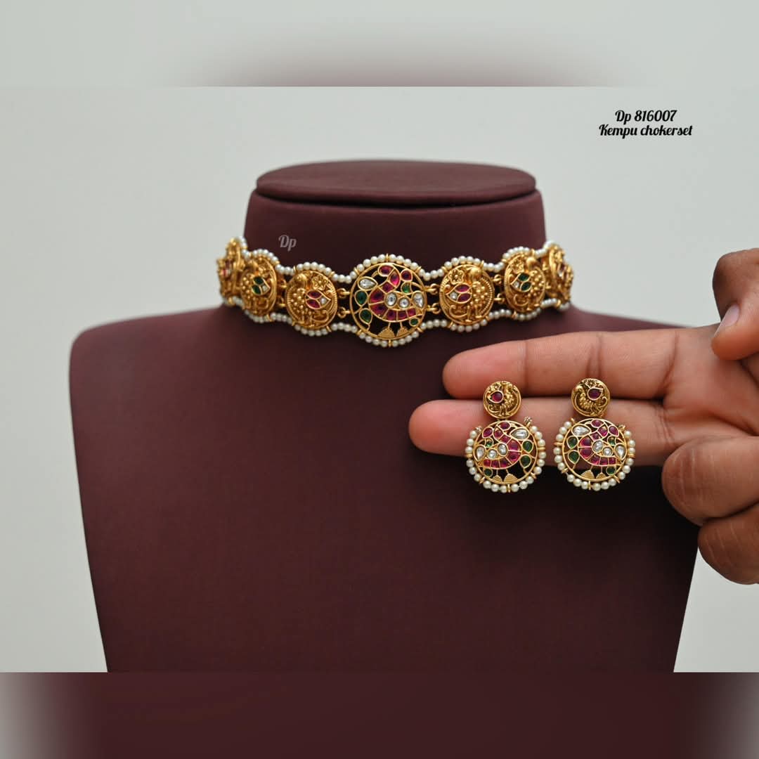 Gold Necklace with Chocker Work